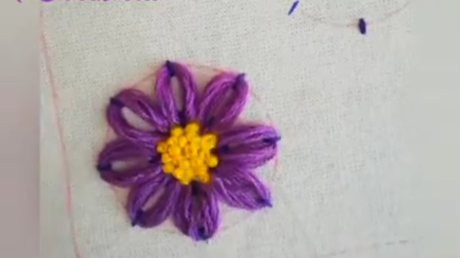⁣آموزش گلدوزی یک گل زیبا