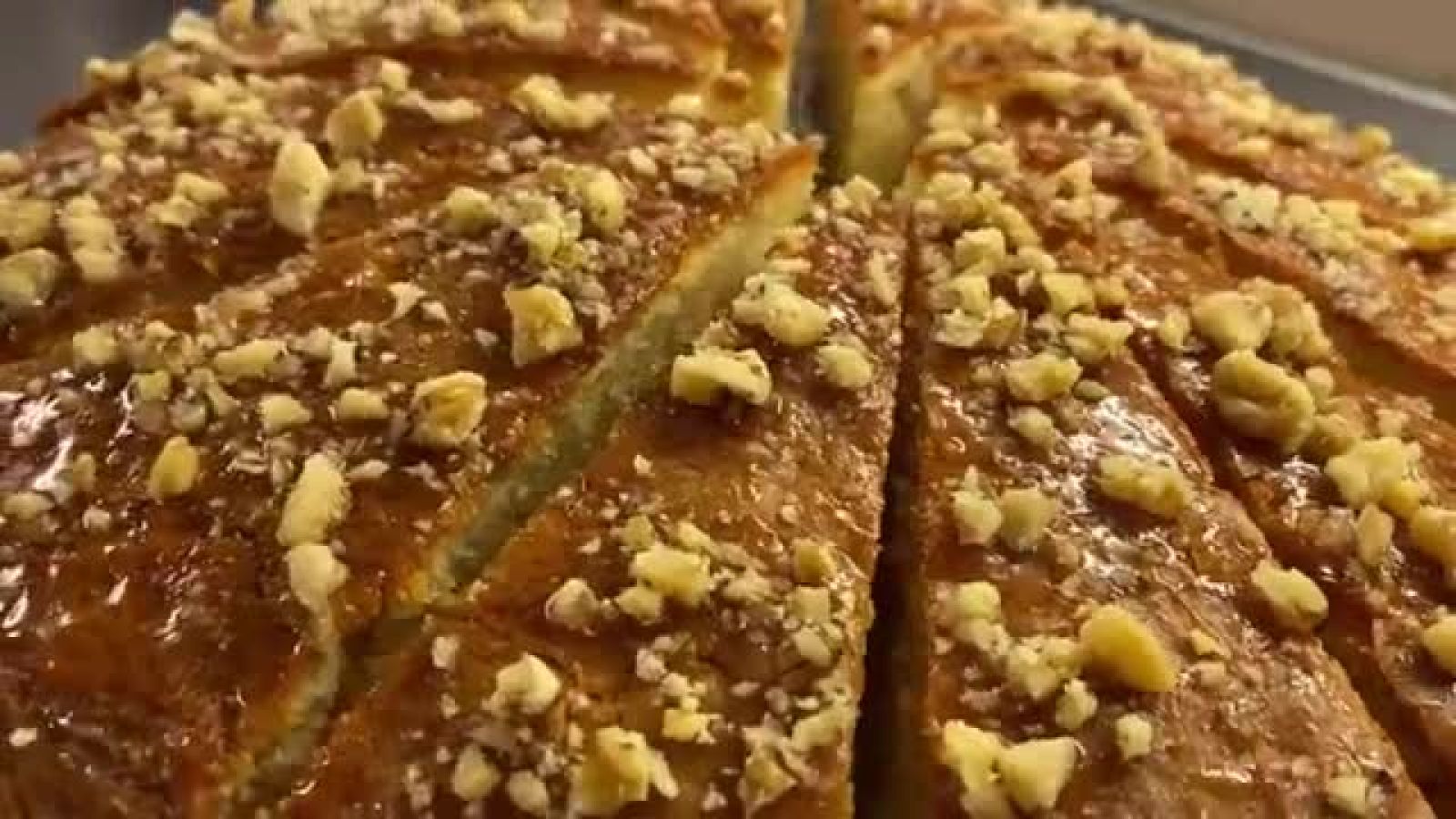 ⁣طرز تهیه کیک ساده و خوشمزه